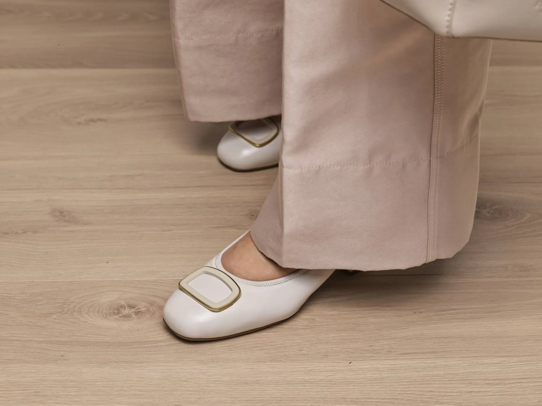 Bekväma och klassiska pumps