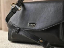 Crossbody-väska i läder
