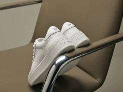 Vita lädersneakers med platå